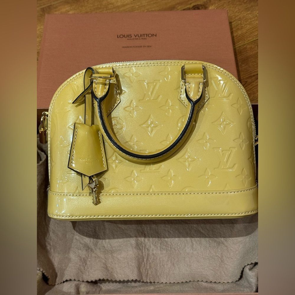 SOLD 🚨 LV Alma BB - NOT INCLUDING LV BAG CHARM - Picture 2 of 13